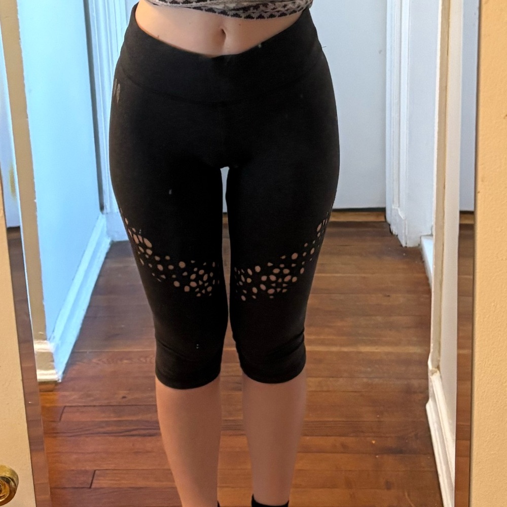 Victoria’s Secret laser cut Capri leggings